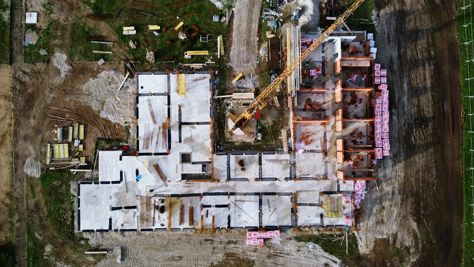 Cantiere edile ripreso in verticale