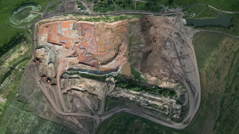 Cava ripresa in verticale dal drone